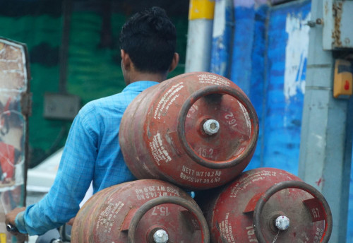 Cooking gas price hiked by Rs11.50 per cylinder as India starts to lose advantage of low oil prices